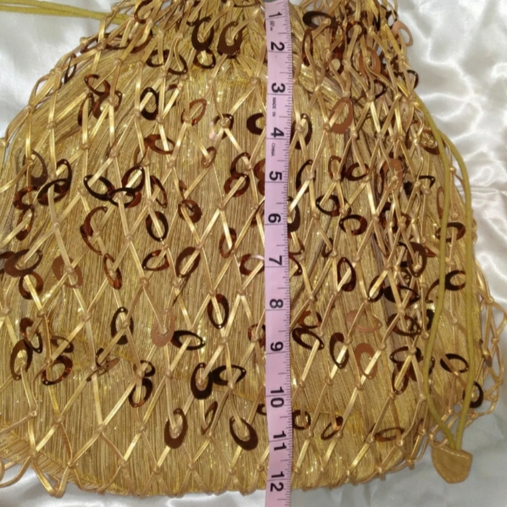 Sequin Bag in Shimmering Gold for that Special Occasion - Picture 9 of 12